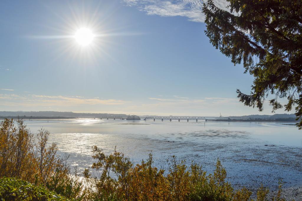 Bay Bridge Motel Норт-Бенд Экстерьер фото